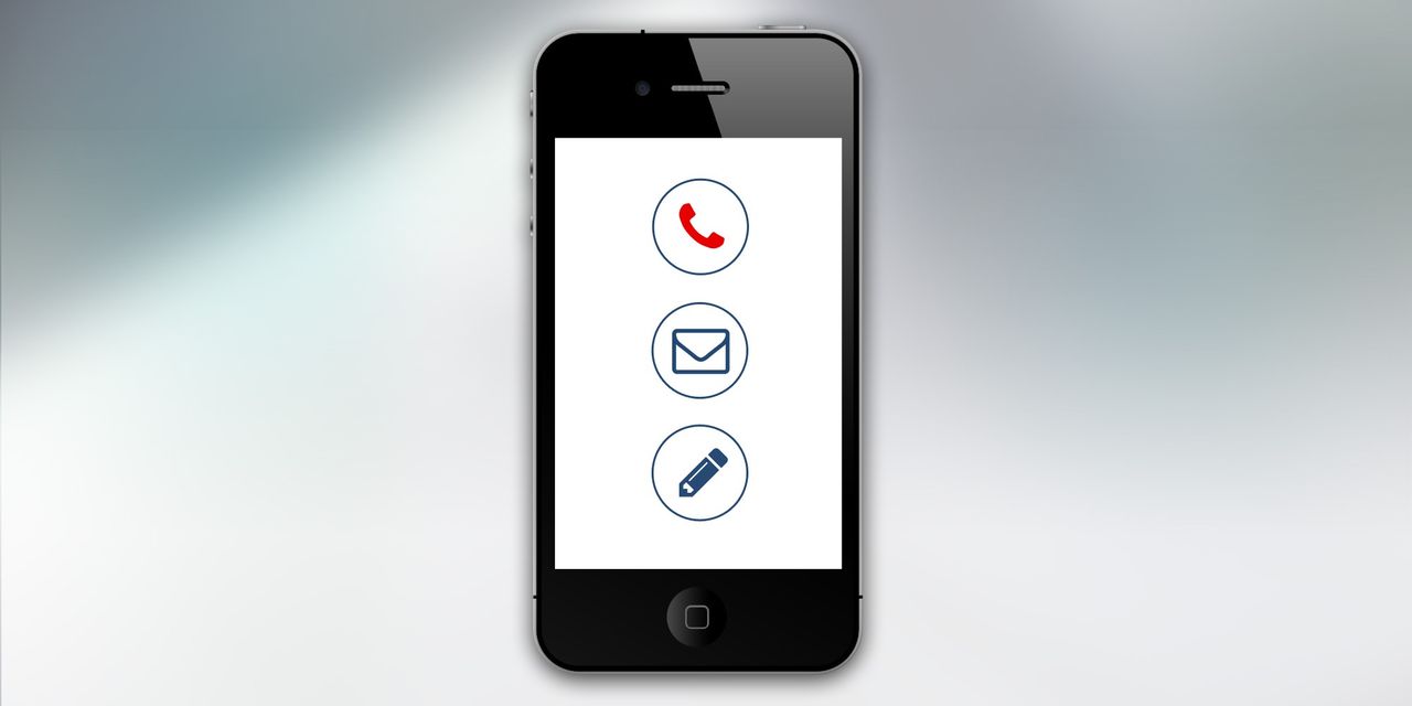 Smartphone affichant à l’écran des icônes de communication pour l’appel, l’email et la messagerie.